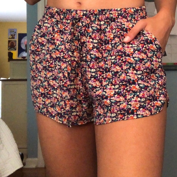 Floral flowy shorts - Picture 4 of 4